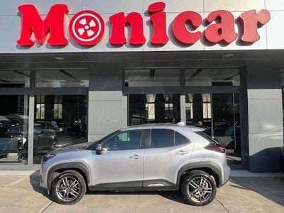 Usata Toyota Yaris Cross Lounge 92 CV (67 kW) 2022 Argento SUV