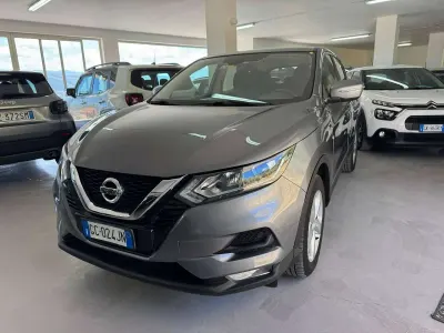 Begagnad Nissan Qashqai 116 HK (85 kW) 2020 Grå SUV
