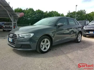 Usata Audi A3 116 CV (85 kW) 2019 Grigio chiaro Berlina