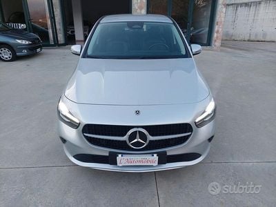 Usata Mercedes B180 AMG Line Premium 116 CV (85 kW) 2023 Grigio Monovolume