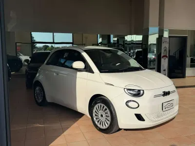 Nuova Fiat 500e 42 kW (58 CV) 2025 Bianco Utilitaria