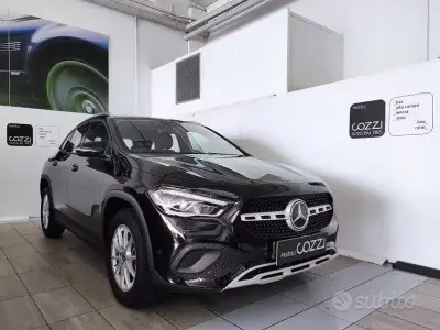 Käytetty Mercedes GLA200 Business 163 HP (119 kW) 2022 Musta Katumaasturi