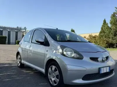 Usata Toyota Aygo 68 CV (50 kW) 2006 Grigio Utilitaria