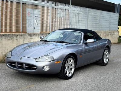 Usata Jaguar XK8 396 CV (291 kW) 2002 Grigio Cabrio