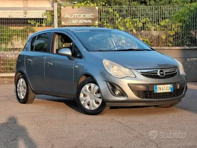 Usata Opel Corsa Sport 75 CV (55 kW) 2012 Marrone Utilitaria