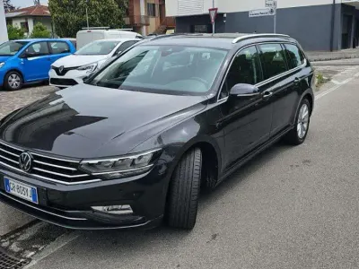 Usata VW Passat Business 150 CV (110 kW) 2023 Grigio scuro Station wagon