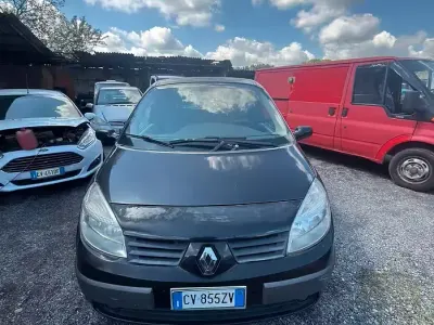 Usata Renault Scenic E-Tech Exception 111 CV (81 kW) 2005 Grigio Monovolume