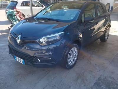 Usata Renault Captur 90 CV (66 kW) 2015 Grigio SUV