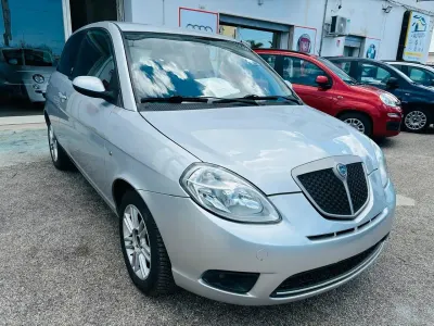 Begagnad Lancia Ypsilon 60 HK (44 kW) 2010 Silver Halvkombi