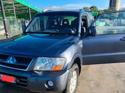 Usata Mitsubishi Pajero 115 CV (84 kW) 2005 Bluazzurro SUV