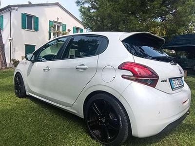Usata Peugeot 208 GT-line 110 CV (80 kW) 2019 Utilitaria