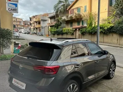 Usata VW T-Roc R-line 150 CV (110 kW) 2019 Grigio SUV