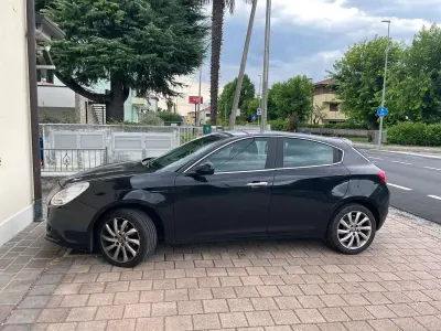 Usata Alfa Romeo Giulietta Exclusive 105 CV (77 kW) 2012 Nero Utilitaria