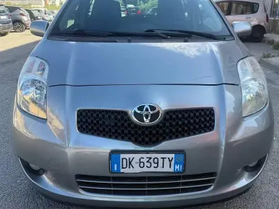 Usata Toyota Yaris 69 CV (50 kW) 2007 Grigio Utilitaria
