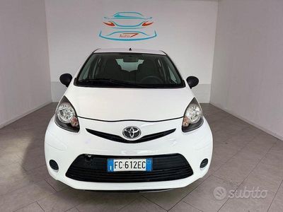 Usata Toyota Aygo Cool 68 CV (50 kW) 2013 Bianco Utilitaria