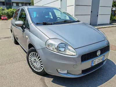Usata Fiat Grande Punto 65 CV (47 kW) 2006 Argento Utilitaria