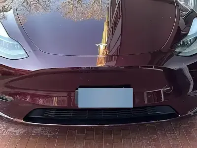 Usata Tesla Model Y 189 kW (258 CV) 2023 Rosso SUV