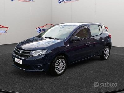 Usata Dacia Sandero Lauréate 75 CV (55 kW) 2015 Blu Berlina