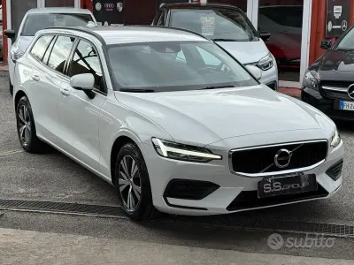 Usata Volvo V60 Business Edition 150 CV (110 kW) 2020 Bianco Station wagon
