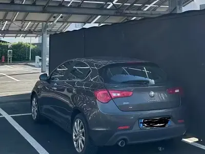Usata Alfa Romeo Giulietta Distinctive 120 CV (88 kW) 2015 Grigio Utilitaria