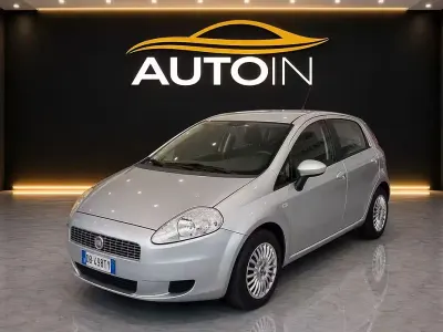 Usado Fiat Grande Punto Emotion 90 HP (66 kW) 2006 Cinzento Citadino
