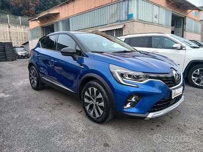 Usata Renault Captur Techno 101 CV (74 kW) 2022 Blu SUV