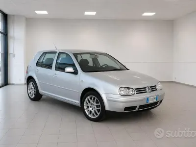 Usata VW Golf IV Highline 102 CV (75 kW) 2002 Grigio Berlina