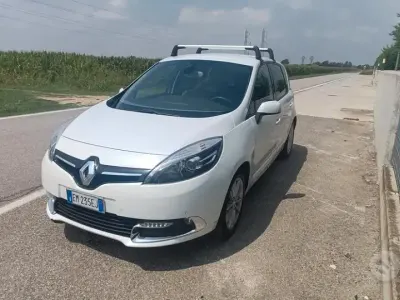 Usata Renault Scénic III Luxe 110 CV (80 kW) 2012 Bianco Monovolume