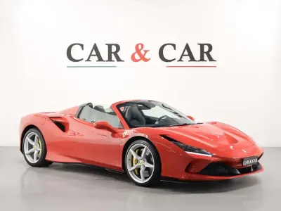 Usata Ferrari F8 721 CV (530 kW) 2023 Rosso Cabrio