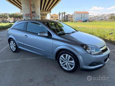 Usata Opel Astra GTC 90 CV (66 kW) 2008 Grigio Utilitaria