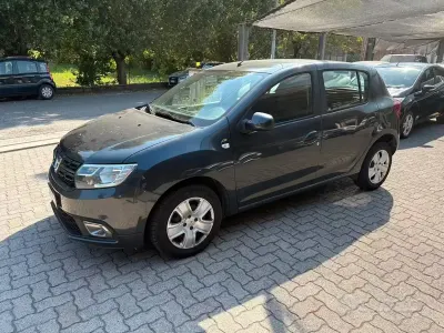 Usata Dacia Sandero Lauréate 75 CV (55 kW) 2017 Grigio Berlina