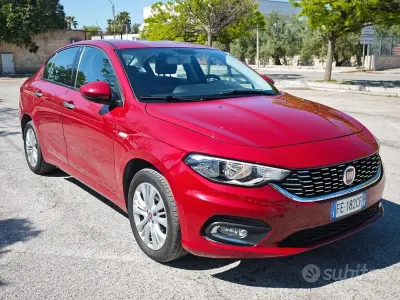 Usata Fiat Tipo Lounge 120 CV (88 kW) 2016 Rosso Berlina