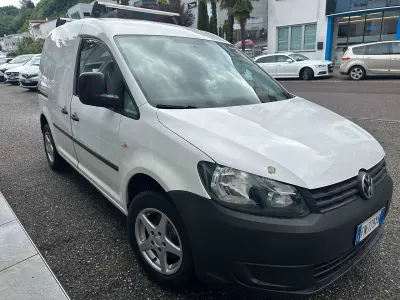 Begagnad VW Caddy 75 HK (55 kW) 2011 Vit Minibuss