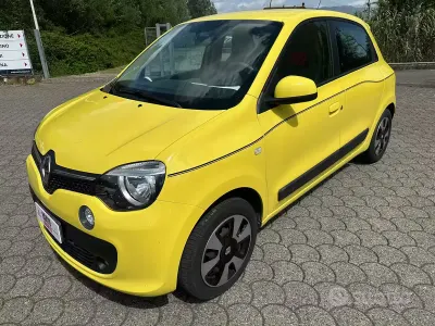 Usado Renault Twingo SE 69 HP (50 kW) 2017 Amarelo Citadino