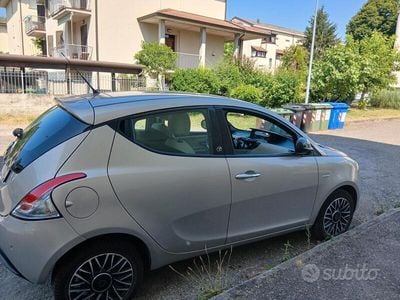 Usata Lancia Ypsilon 60 CV (44 kW) 2015 Utilitaria