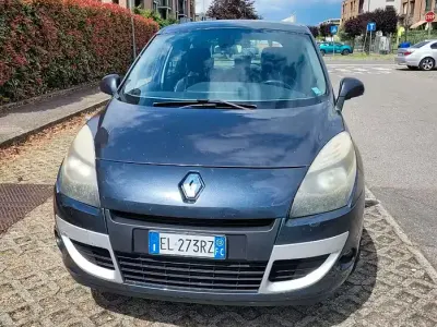 Usata Renault Scénic III 110 CV (80 kW) 2012 Grigio Monovolume