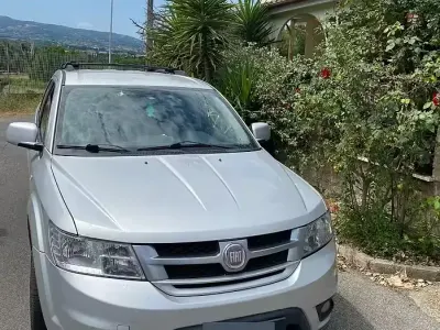 Usata Fiat Freemont 140 CV (102 kW) 2011 Grigio SUV