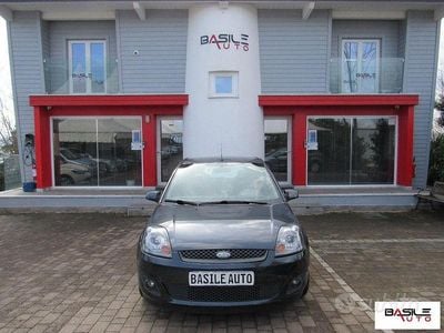 Usata Ford Fiesta Ghia 79 CV (58 kW) 2006 Grigio Utilitaria