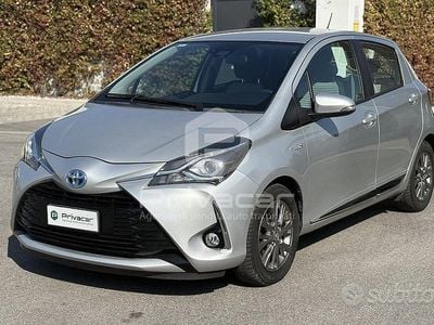 Usata Toyota Yaris Hybrid Active 73 CV (53 kW) 2017 Grigio Utilitaria