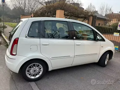 Usata Lancia Musa 95 CV (69 kW) 2010 Bianco Monovolume