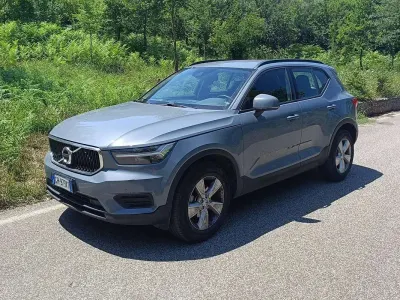 Usata Volvo XC40 Momentum 163 CV (119 kW) 2022 Grigio SUV