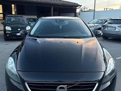 Usata Volvo V40 115 CV (84 kW) 2015 Nero Berlina