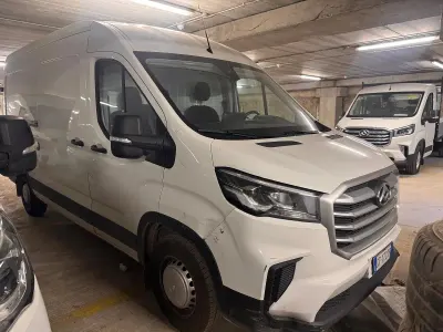 Usata Maxus V90