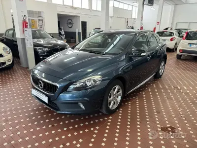 Usata Volvo V40 CC Pro 120 CV (88 kW) 2017 Blu Station wagon