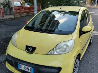 Usata Peugeot 107 54 CV (39 kW) 2007 Giallo Utilitaria