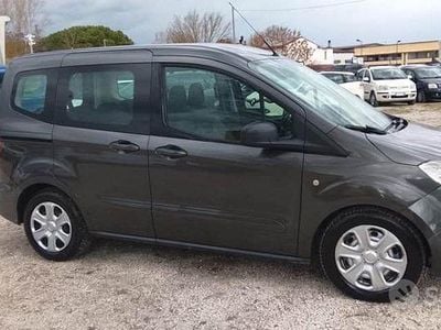 Usata Ford Tourneo Courier Titanium 75 CV (55 kW) 2017 Grigio Monovolume