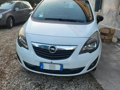 Usado Opel Meriva 120 CV (88 kW) 2013 Blanco Monovolumen