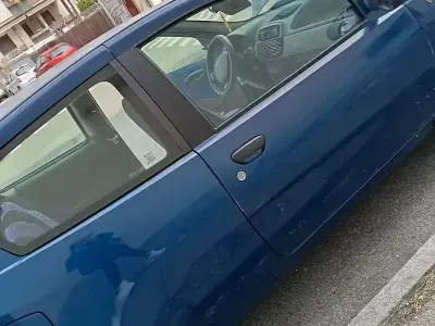 Usata Fiat Punto 60 CV (44 kW) 2002 Blu Utilitaria