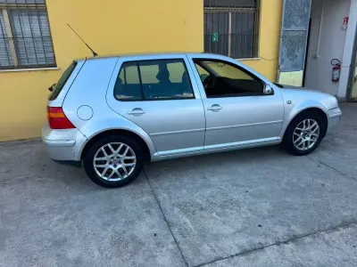 Usata VW Golf IV 105 CV (77 kW) 2003 Argento Berlina