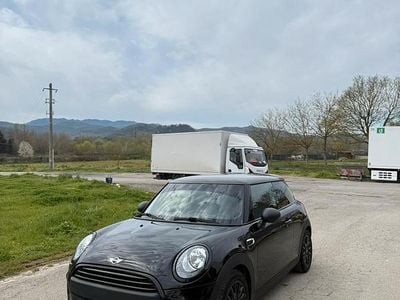 Begagnad Mini ONE 75 HK (55 kW) 2016 Svart Halvkombi